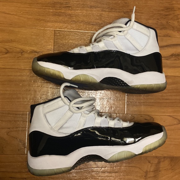 Air Jordan 11 Retro - Picture 5 of 9